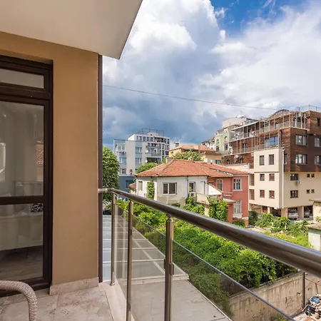 Stylish Place Near The Varna