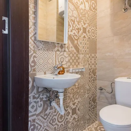 Stylish Place Near The Апартамент