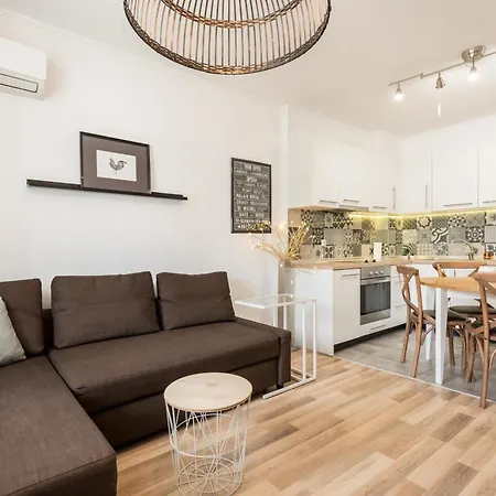 Апартамент Stylish Place Near The Варна